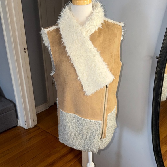 Saturday Sunday Anthropologie Fluffy Cream Vest - Picture 3 of 11